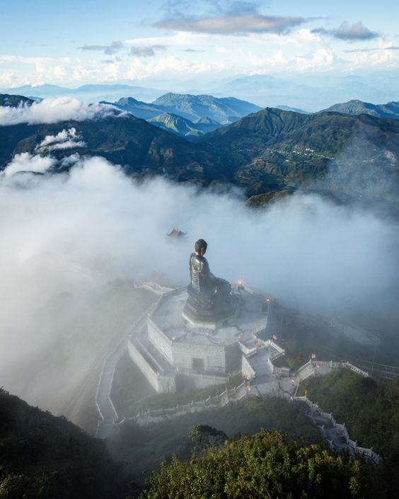 Узкие улицы и архитектура городов Вьетнама