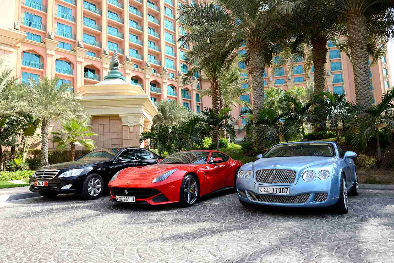 Choosing a rental car in the UAE: SUV, Electric Vehicle, Convertible